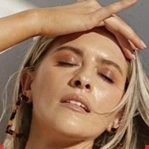 Whitney Simmons Biography