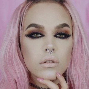 Saline Simon - Birthdate, Age, Family, Bio, Networth & More