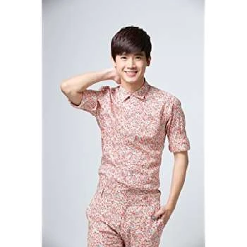 Sing Hom - Birthdate, Age, Family, Bio, Networth & More