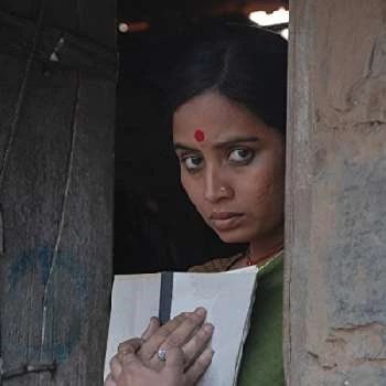 Smita Tambe - Age, Bio, Birthdate, Family, Networth & More