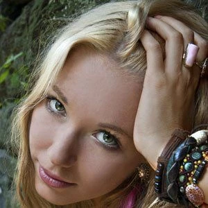 Alina Smith - Bio, Networth, Family, Age, Birthdate & More