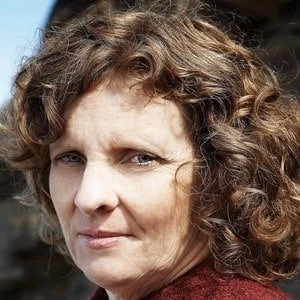 Claire Smith Biography
