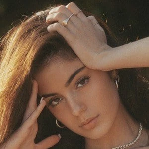 Emma Smith - Age, WIki, Birthday, Family, Networth & More