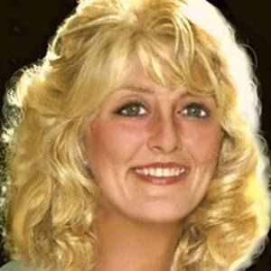 LJ Smith - Family, Bio, Birthday, Family, Income & More