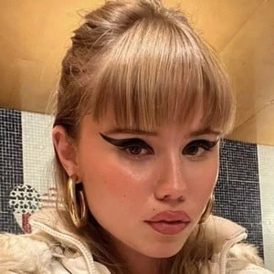 Lexee Smith Biography