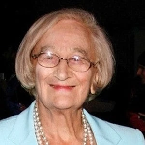 Liz Smith Biography