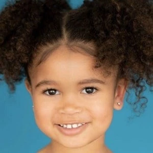 Scarlett Gray Smith - Profession, Biography, Birthdate, Family, Wiki & More