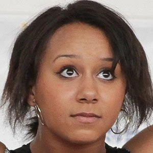 Zoe Smith - Age, Bio, Birthdate, Family, Networth & More