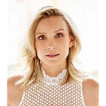 Sophie Bloom Biography