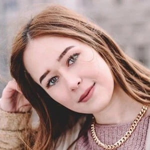 Laura Sophie - Parents, Networth, Bio, Birthdate, Family Wiki & More