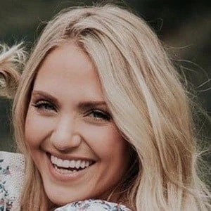 Savannah LaBrant Biography