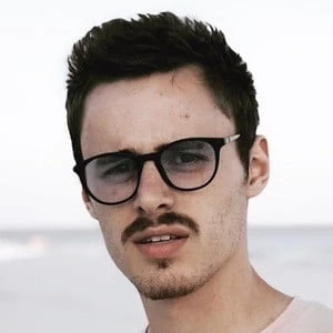 Bailey Stanfield - Income, Birthday, Family, Bio, Networth & More