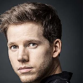 Stark Sands Biography