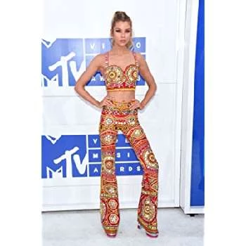 Stella Maxwell Biography