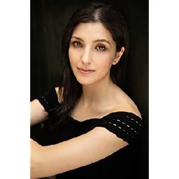 Stephanie Arezzi - Age, Bio, Birthdate, Family, Networth & More