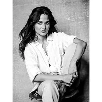 Stephanie Nur - Age, Bio, Birthdate, Family, Networth & More