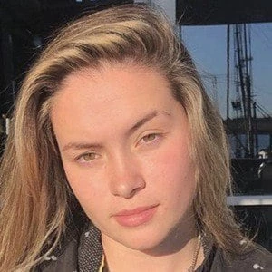 Izzy Stone - Family, Bio, Birthday, Family, Income & More