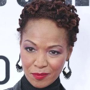 Lisa Simone Kelly Biography