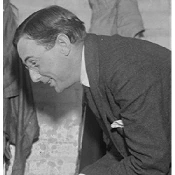 Stuart Walker - Family, Bio, Birthday, Family, Income & More