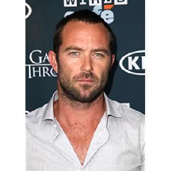 Sullivan Stapleton