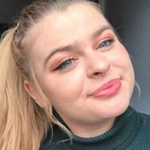 Violet Summersby - Age, Wiki, Birthdate, Bio, Networth, Family & More