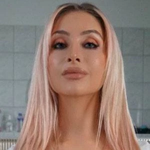 SunnyKnows - Age, Height, Birthdate, Bio, Family, Networth & More