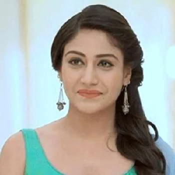 Surbhi Chandna - Profession, Biography, Birthdate, Family, Wiki & More