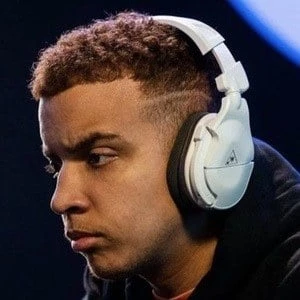 Swagg - Parents, Networth, Bio, Birthdate, Family Wiki & More