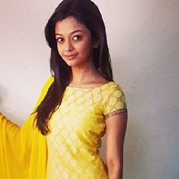 Swini Khara - Wiki, Bio, Birthdate, Networth, Family & More