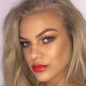 Chloe Szepanowski Biography