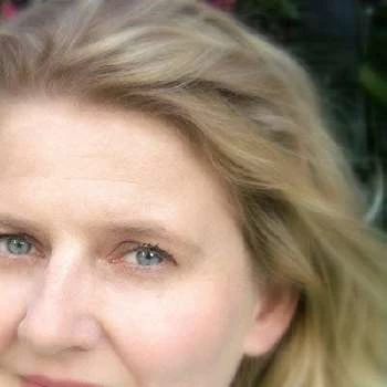 Tamsin Hollo - Age, Bio, Birthdate, Family, Networth & More