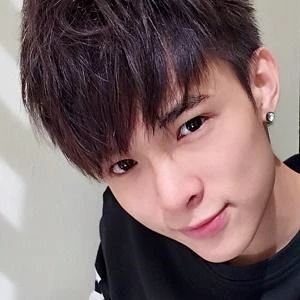 Aden Tan - Income, Birthday, Family, Bio, Networth & More