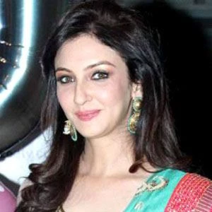 Saumya Tandon Biography