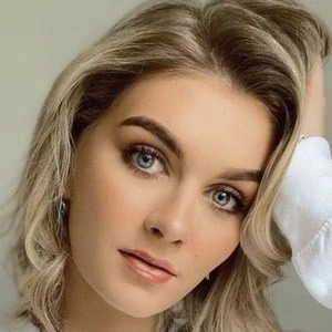 Holly Tandy Biography