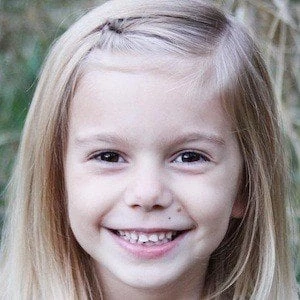 Lizzy Tannerites - Family, Bio, Birthday, Family, Income & More