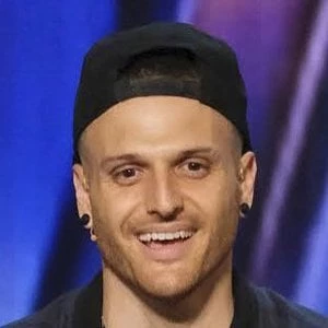 Dustin Tavella Biography