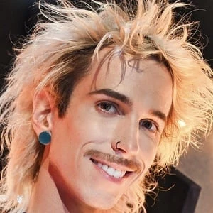 Teo Lavabo - Family, Bio, Birthdate,Age, Networth , Wiki& More