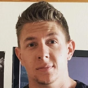 Logan Thielbert - Wiki, Bio, Networth, Birthdate, Family & More