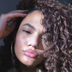 Lyric Thomas Biography