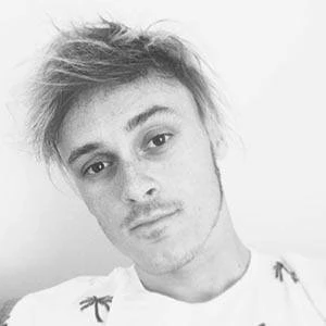 Sean Tighe - Age, Height, Birthdate, Family, Wiki & More