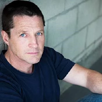 Tim Guinee Biography