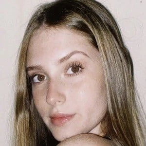 Renata Toscano Bruzón Biography