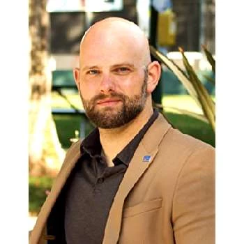 Travis McHenry - Family, Bio, Birthday, Family, Income & More