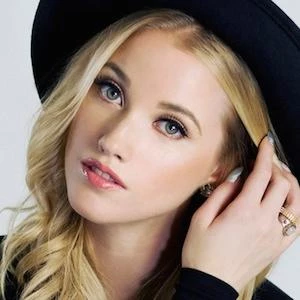 Liz Trinnear - Age, Bio, Birthdate, Family, Networth & More