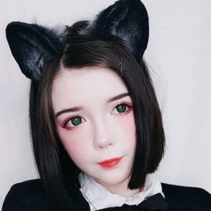 Tsuruko the Alien Biography
