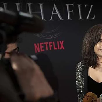 Tuba Büyüküstün - Age, Height, Birthdate, Bio, Family, Networth & More