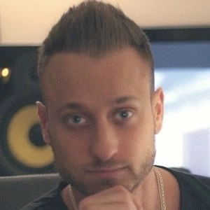 Justin Tyler Biography