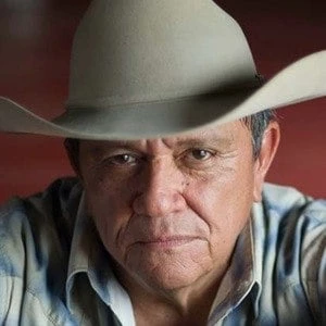 Cholo Valderrama - Wiki, Bio, Networth, Birthdate, Family & More