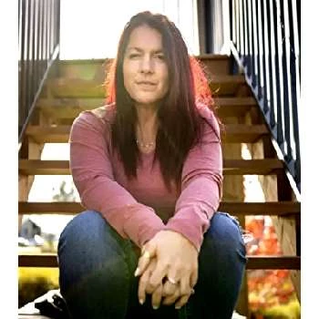 Valérie Côté Biography