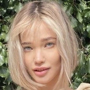 Isha van Dijk - Bio, Networth, Family, Age, Birthdate & More